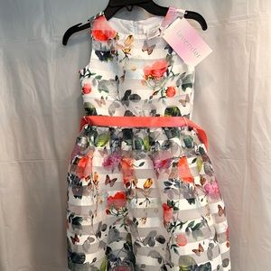 White floral girls dress w/flowers & butterflies w/coral ribbon & ties in back.